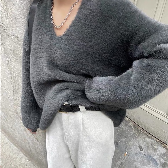 V-Neck Classic Fur Sweater - Picture 7 of 11